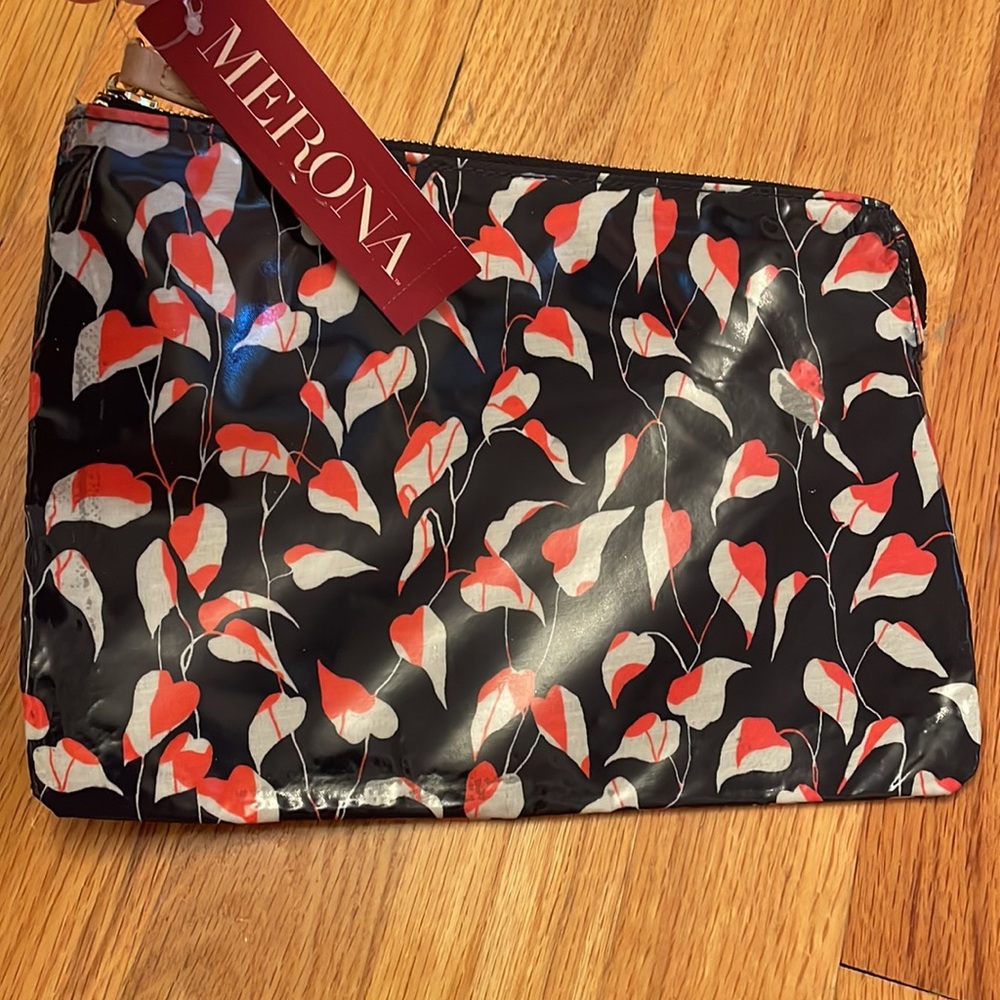 Merona Make-up Bag. Zippered Opening. Blue Floral Print. NWT
